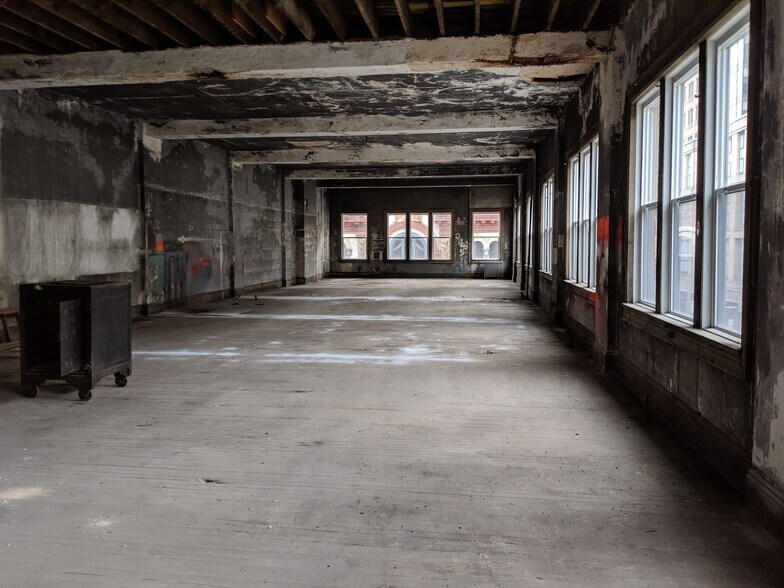 More Photos Of 400 E Baltimore St, Baltimore Storefront Retail Residential For Sale