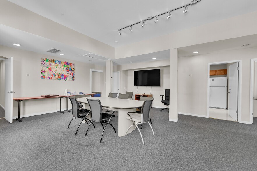 More Photos Of 518 N Charles St, Baltimore Storefront Retail Office For Sale