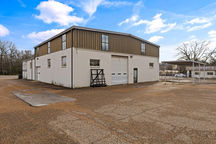 More Photos Of 2100 E Front St, Tyler Flex For Lease