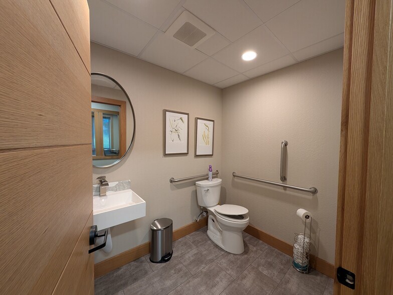 More Photos Of 5616 Third Ave, Ferndale Medical For Lease
