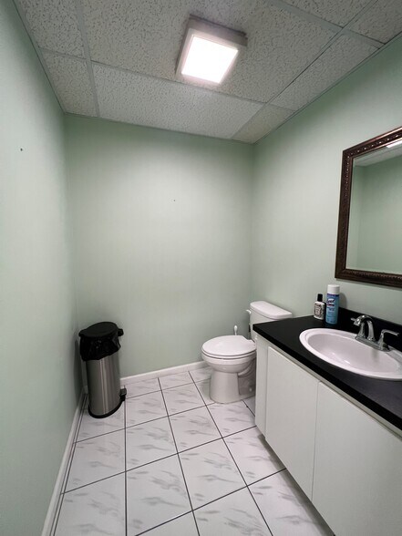 More Photos Of 880 Jupiter Park Dr, Jupiter Light Manufacturing For Sale