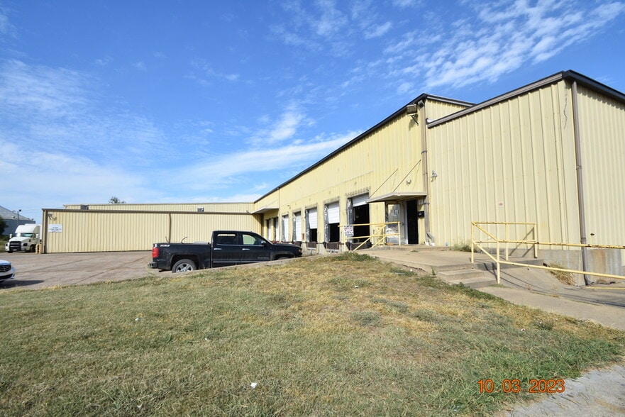 More Photos Of 956 N Broadway St, Greenville Distribution For Sale