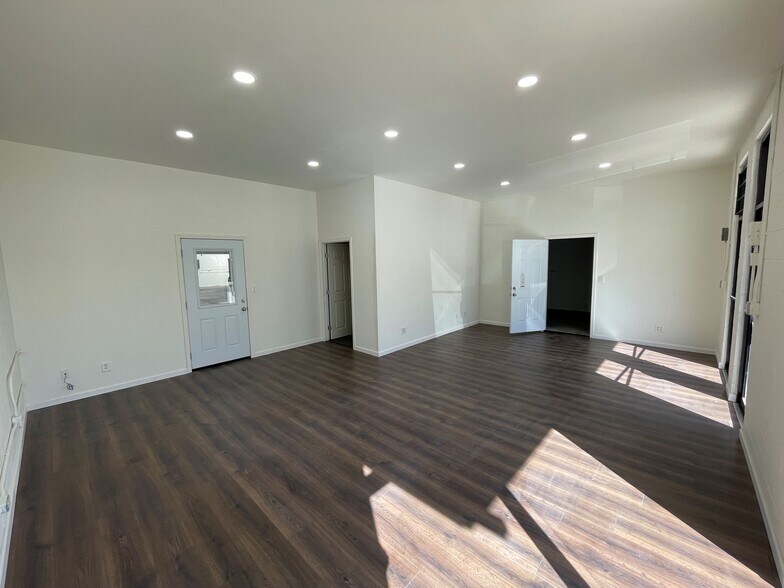 More Photos Of 13425 Beach Ave, Marina del Rey Warehouse For Lease