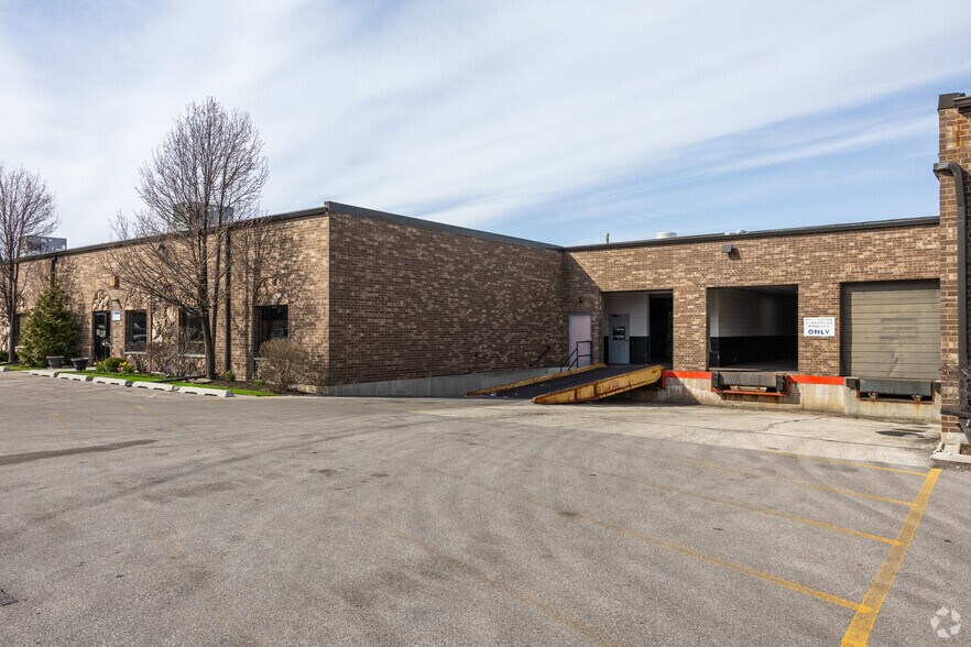 More Photos Of 600-668 Wheeling Rd, Wheeling Warehouse For Lease