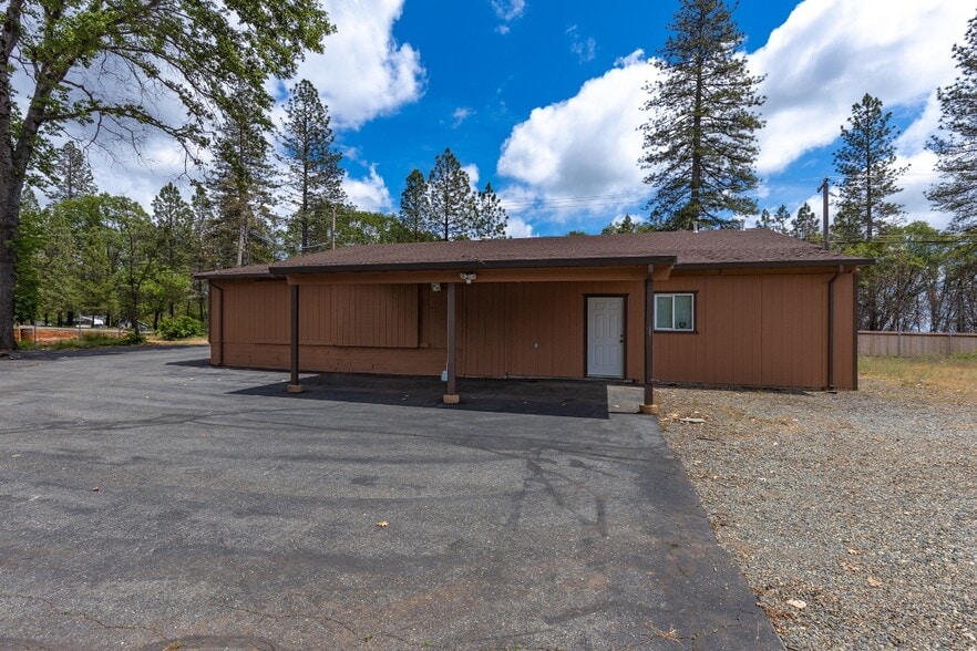 More Photos Of 8939-8941 Skyway, Paradise Warehouse For Sale