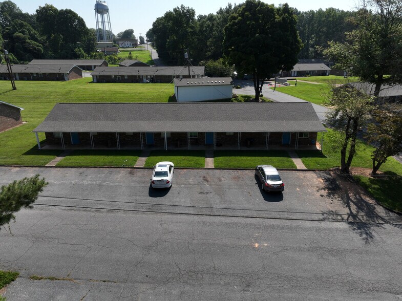 More Photos Of 100 S Kirkland Ave, Elkin Apartments For Sale