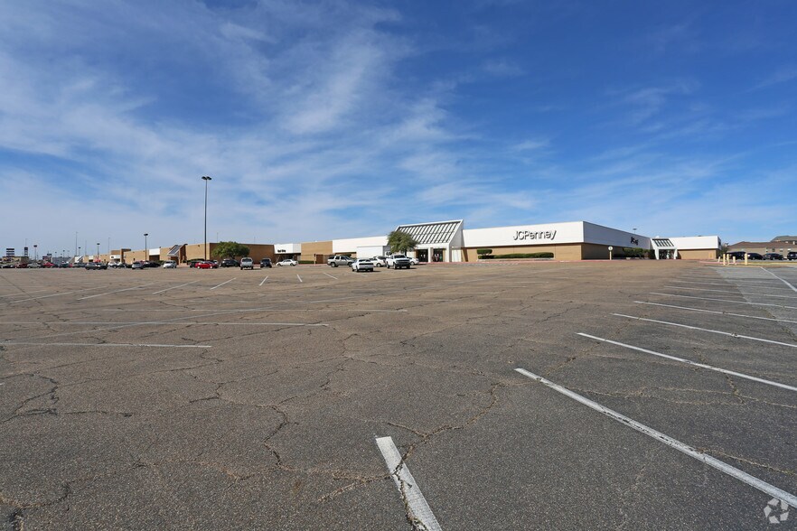 Primary Photo Of 2400 Richmond Rd, Texarkana Storefront For Sale
