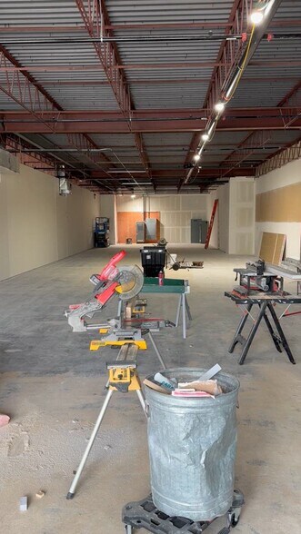 Primary Photo Of 905 W Clairemont Ave, Eau Claire Storefront For Lease