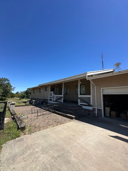More Photos Of 6738 Greenbay Rd, Arbuckle Land For Lease