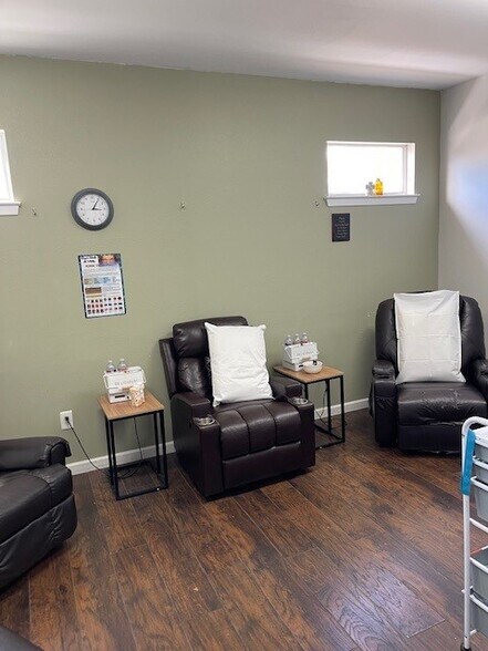 More Photos Of 215 North St, Denham Springs Office For Lease