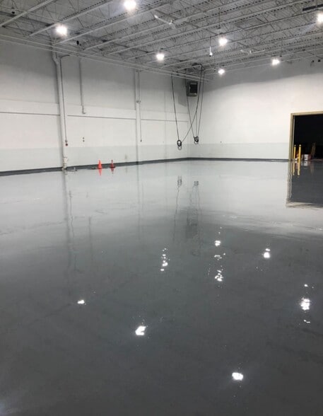 More Photos Of 80 Largo Dr, Stamford Warehouse For Lease