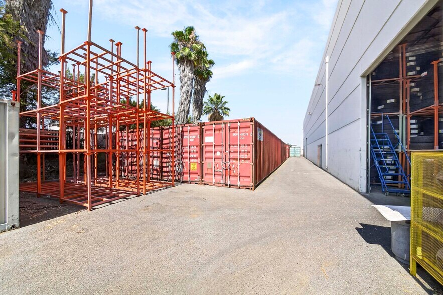 More Photos Of 13875 Live Oak Ave, Irwindale Warehouse For Sale