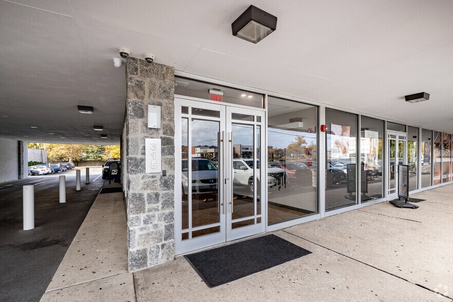 More Photos Of 315 Walt Whitman Rd, Huntington Station Office For Lease