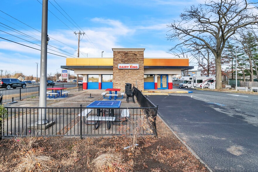 Primary Photo Of 1535 Memorial Dr, Chicopee Restaurant For Sale