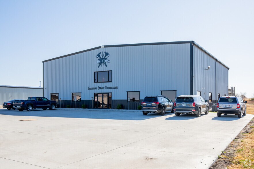 Primary Photo Of 1650 Commerce Dr, Tonganoxie Warehouse For Sale