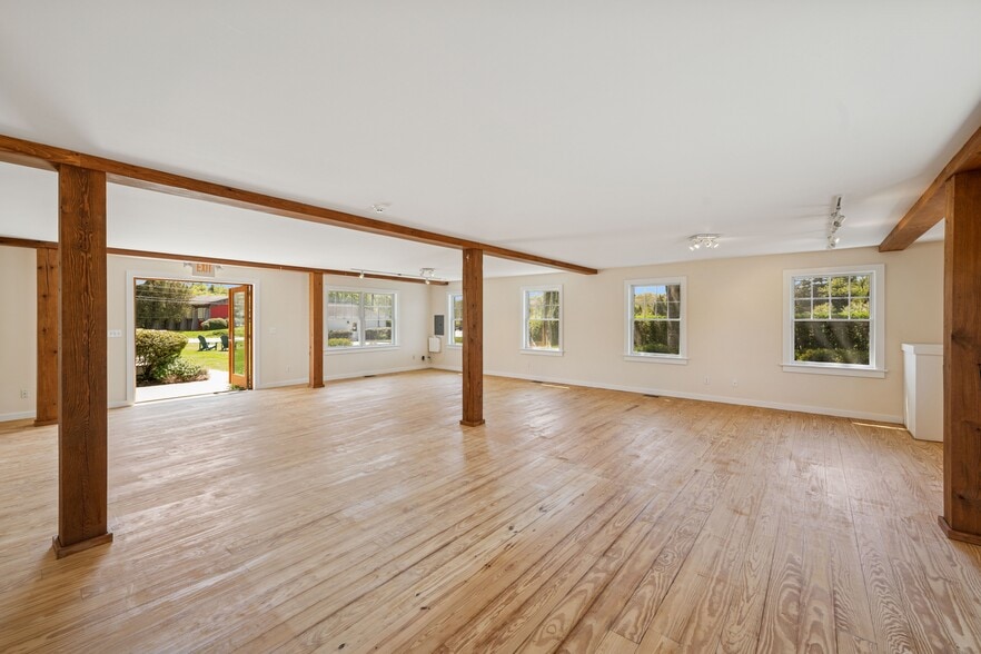 More Photos Of 103 Hayground Rd, Water Mill Unknown For Lease