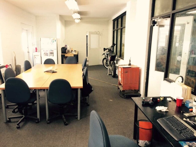 More Photos Of 611-619 N 2nd St, Philadelphia Auto Dealership For Lease