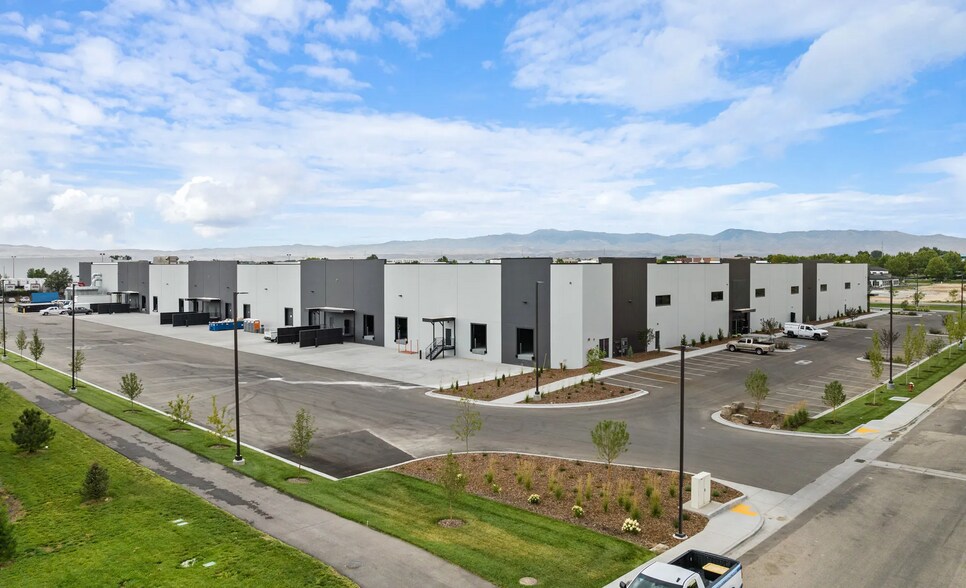 More Photos Of 1135 N Hickory Ave, Meridian Warehouse For Sale