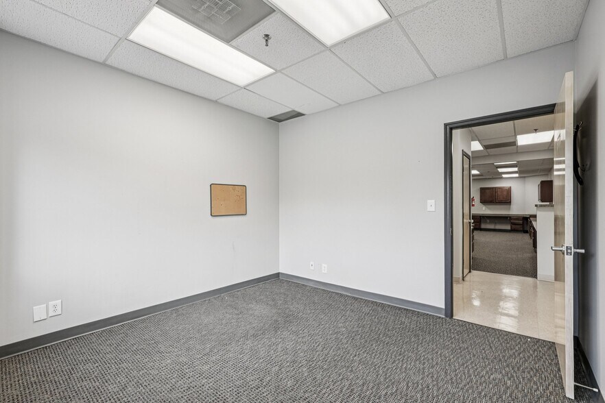More Photos Of 970 N Broadway, Yonkers Medical For Lease