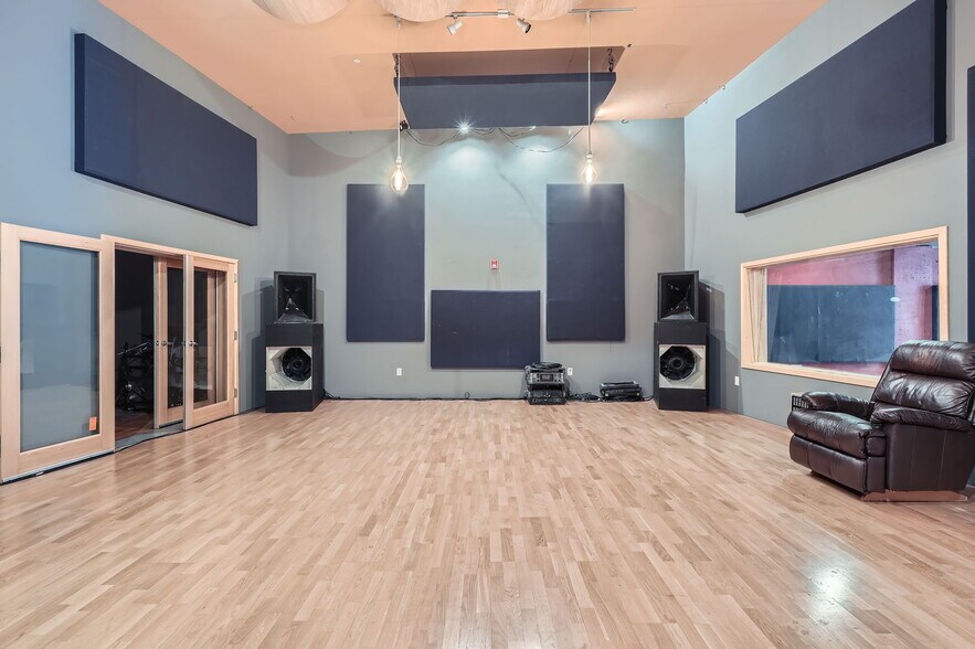 More Photos Of 11919 W I-70 N, Wheat Ridge Warehouse For Sale