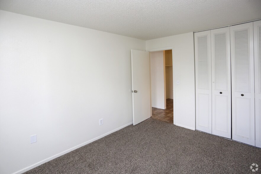 More Photos Of 2025 Jerry Murphy Rd, Pueblo Apartments For Sale