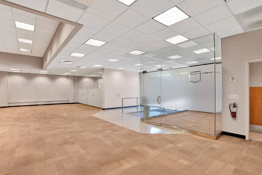 More Photos Of 780 Laurel St, San Carlos Bank For Lease