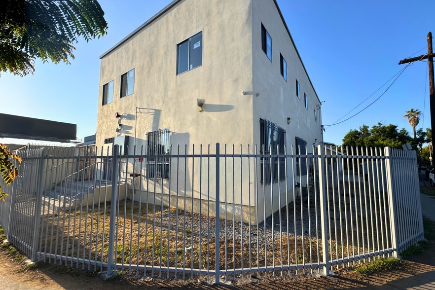 Primary Photo Of 2071 W Washington Blvd, Los Angeles Flex For Lease