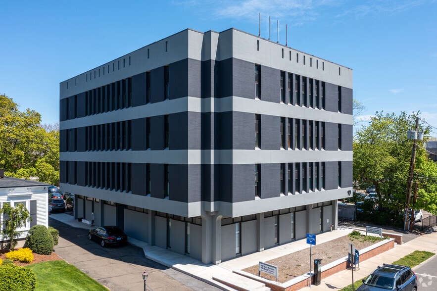 More Photos Of 10 Mott Ave, Norwalk Medical For Lease