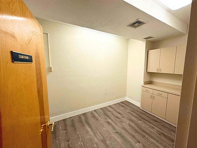 More Photos Of 76 Battery Ave, Brooklyn Apartments For Lease