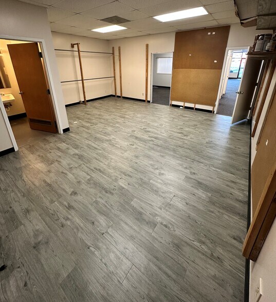 More Photos Of 6041-6069 NE Antioch Rd, Gladstone Unknown For Lease