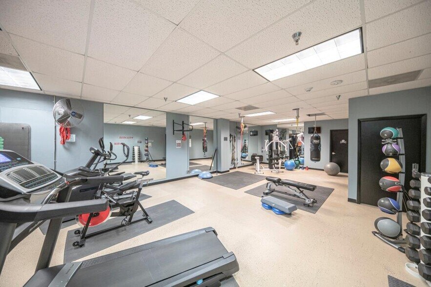 More Photos Of 125 W Missouri Ave, Midland Office For Sale