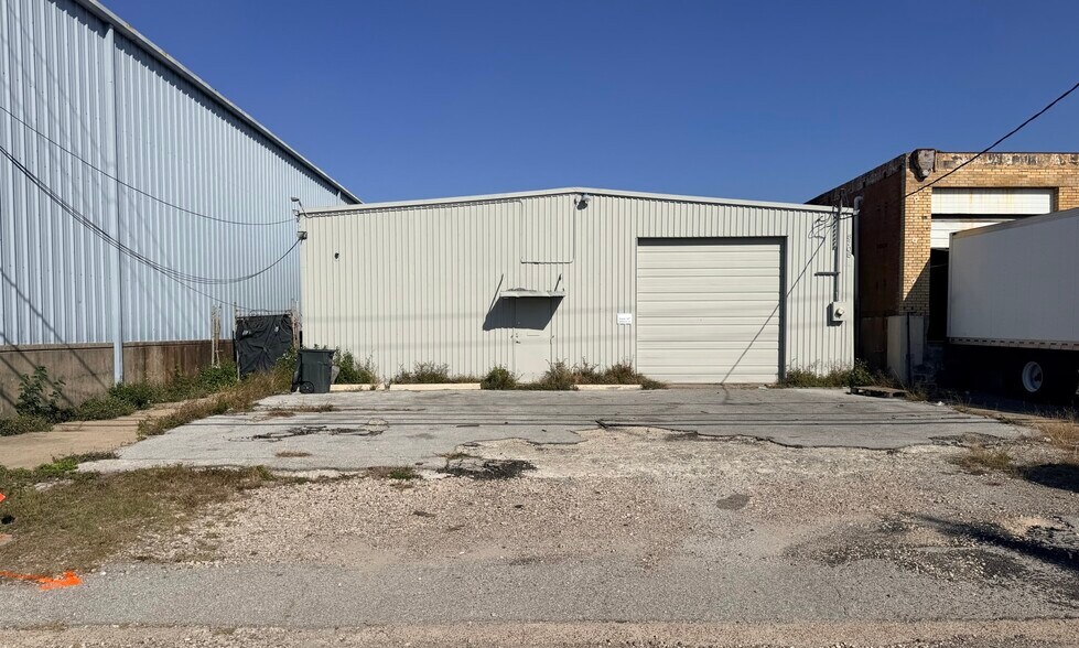 Primary Photo Of 5705 Armour Dr, Houston Warehouse For Lease
