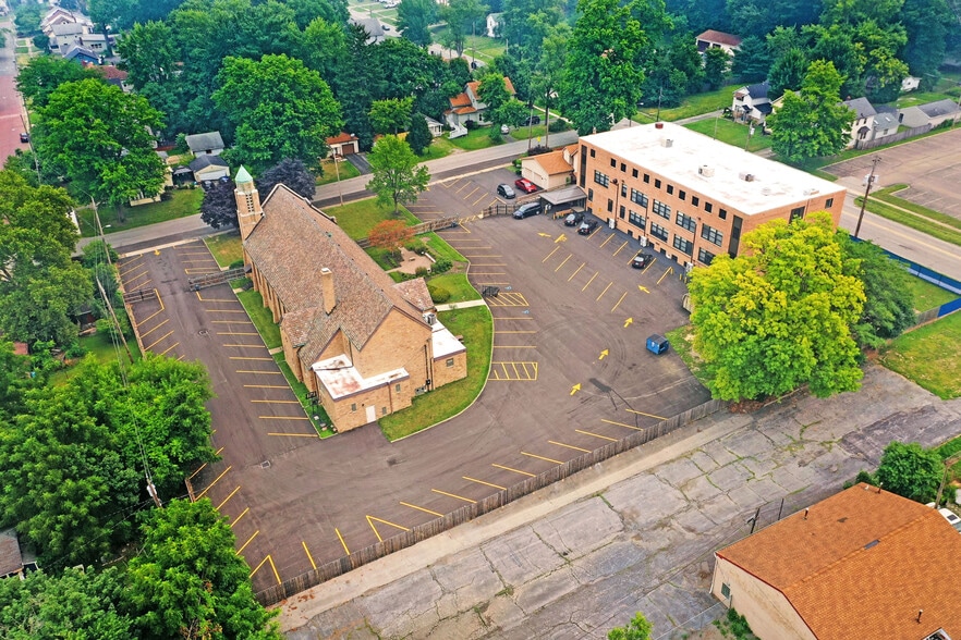 More Photos Of 175 B Laird Ave, Warren Schools For Sale