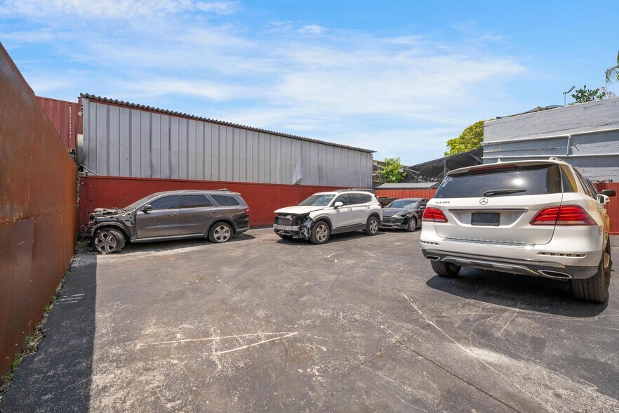More Photos Of 2726 NW 35th St, Miami Industrial For Sale