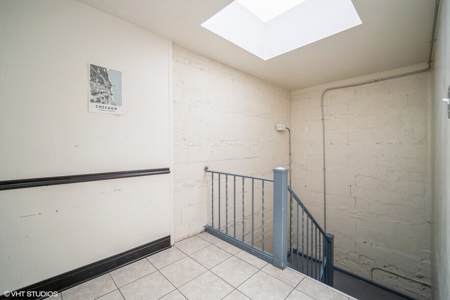 More Photos Of 8755 Trumbull Ave, Skokie Office For Lease