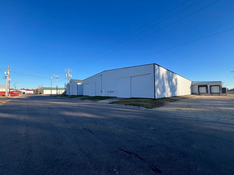 More Photos Of 480 Park Ave E, Eden Valley Warehouse For Sale