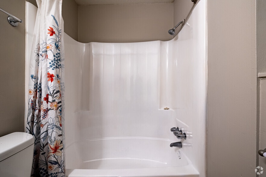 More Photos Of 1 Lakeside Rd, Greenville Apartments For Sale