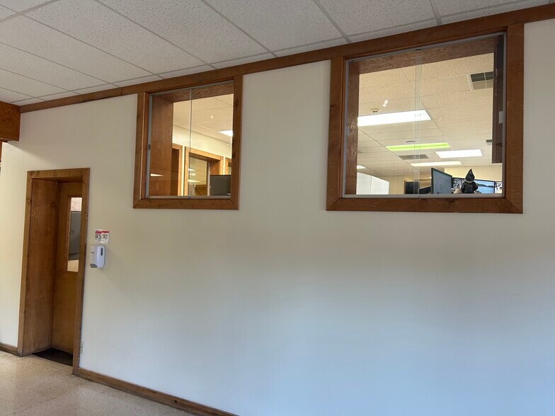 More Photos Of 749 Commerce St, Sinking Spring Storefront Retail Office For Lease