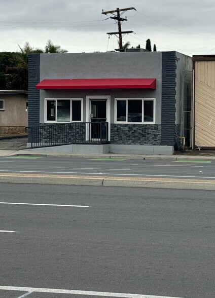 More Photos Of 410 Vista Village Dr, Vista Freestanding For Lease