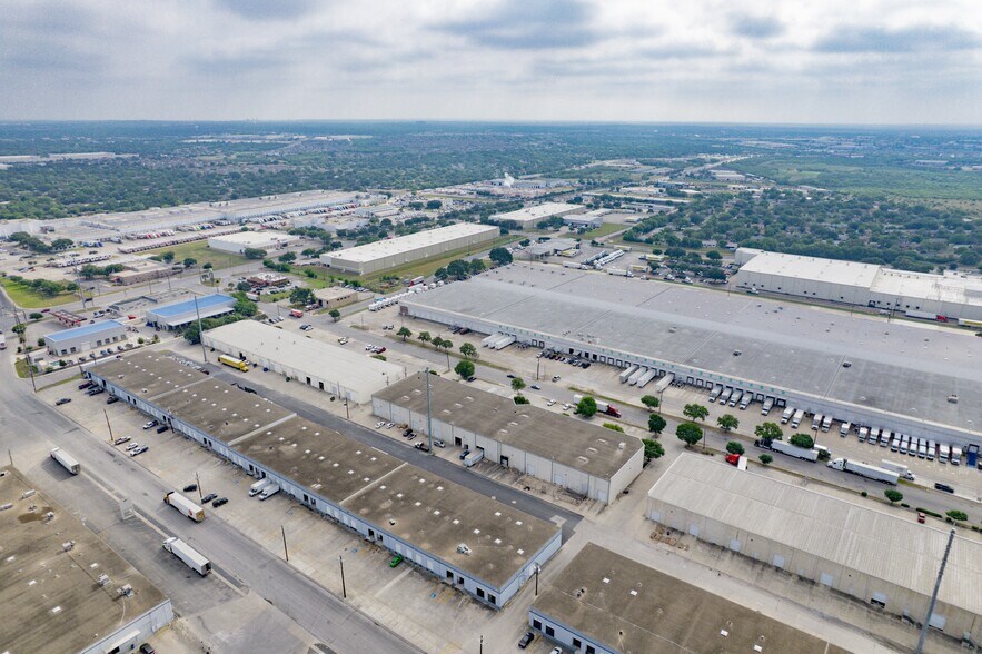 More Photos Of 5813 Distribution, San Antonio Warehouse For Lease