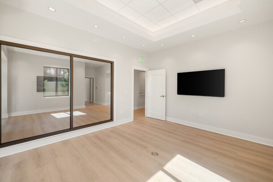 More Photos Of 8111 Broadway Ave E, Estero Storefront Retail Office For Lease