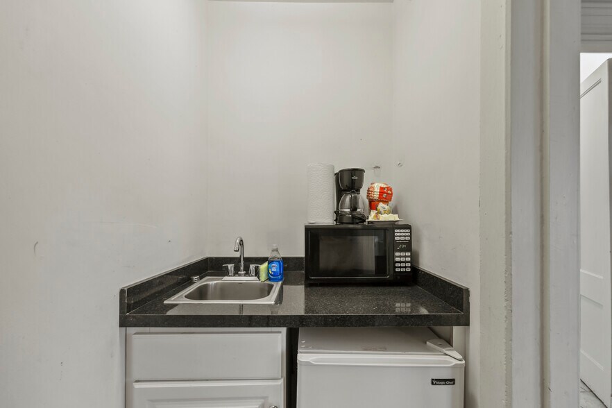 More Photos Of 74 Wendell Ave, Pittsfield Hotel For Sale