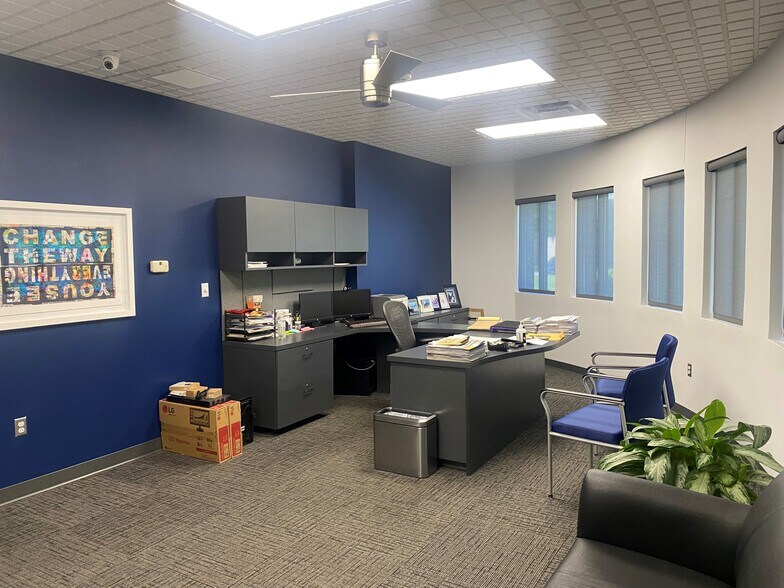 More Photos Of 1335 E Bradford Pky, Springfield Office For Lease
