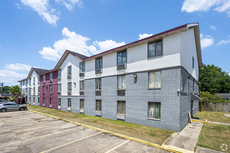More Photos Of 2224 NE Evangeline Trwy, Lafayette Hotel For Sale