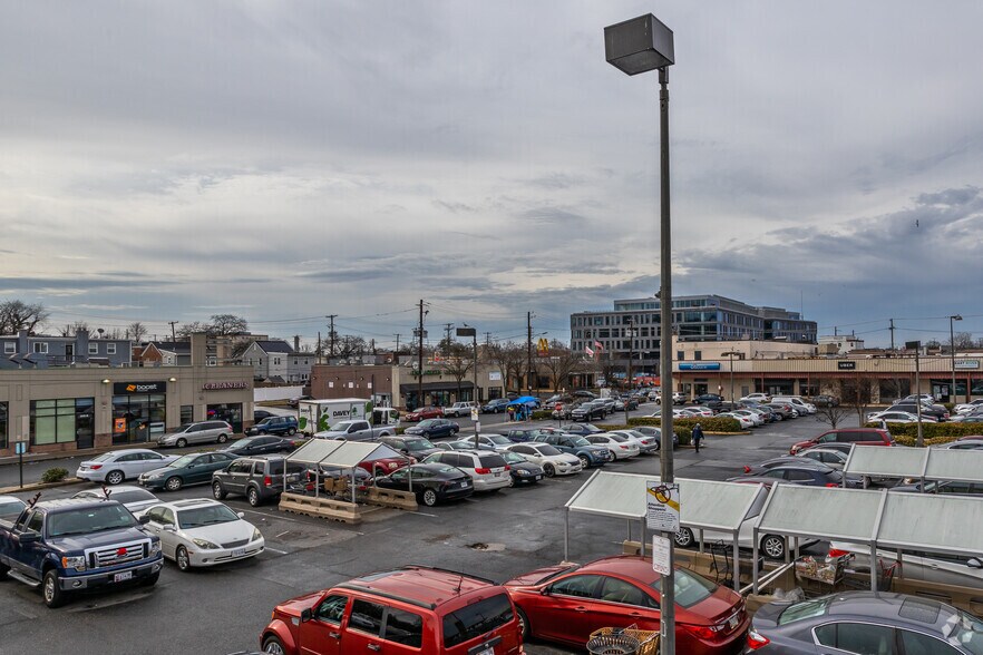 More Photos Of 322 40th St NE, Washington Office For Lease