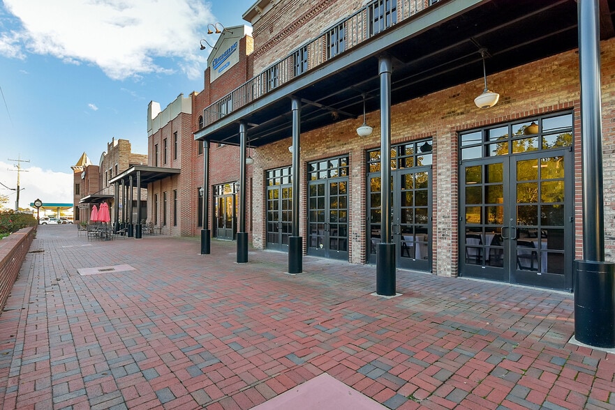 More Photos Of 21123 Eva St, Montgomery Medical For Lease