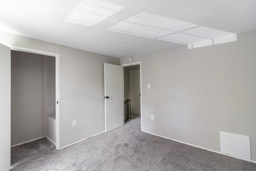 More Photos Of 41 Stemmers Run Rd, Essex Apartments For Sale