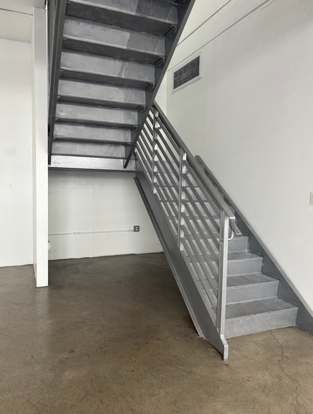 More Photos Of 285 W 6th St, San Pedro Office For Lease