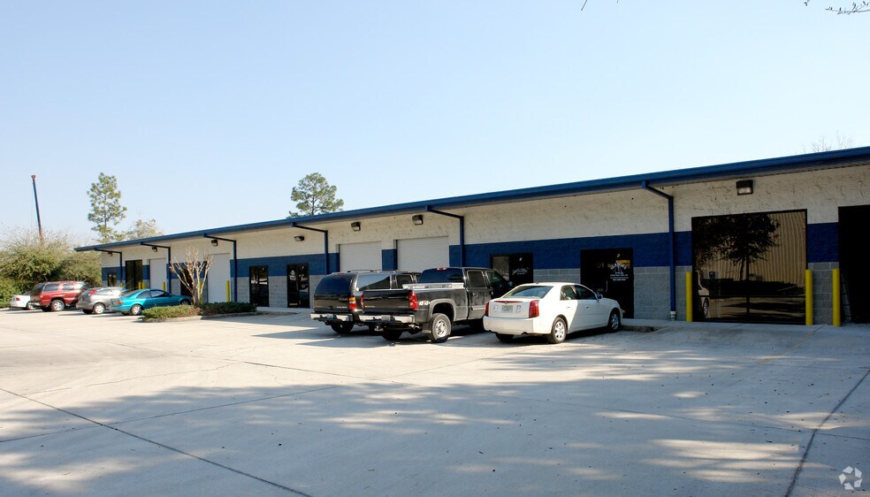 More Photos Of 6656 Columbia Park Dr, Jacksonville Warehouse For Lease