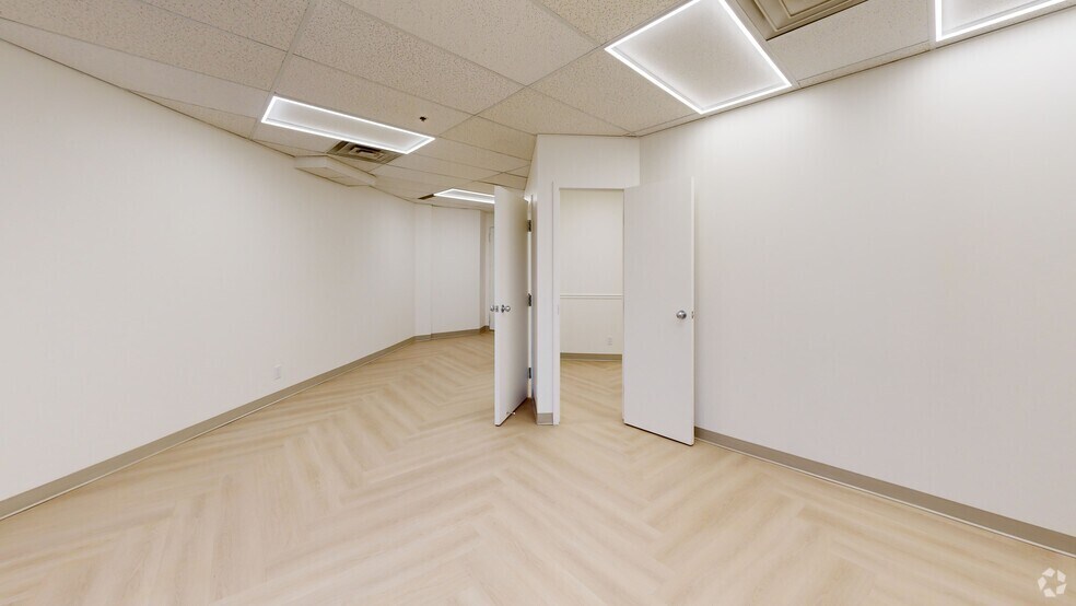 Primary Photo Of 1538 Rue Sherbrooke O, Montréal Medical For Lease